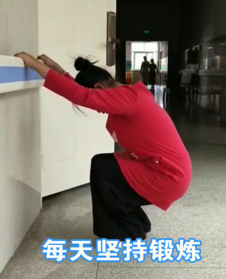 13歲女孩自幼患“腦癱”，行動受阻，經(jīng)系統(tǒng)康復治療能獨立步行！