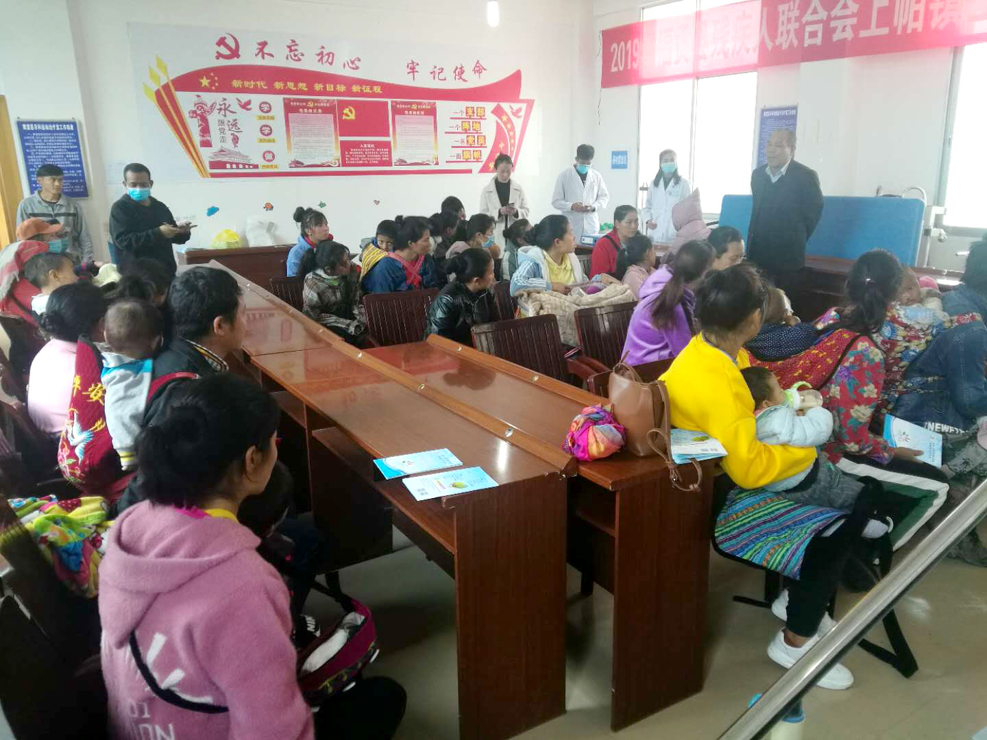 醫(yī)院赴怒江州瀘水市、福貢縣篩查，翻譯相伴積極宣傳救助政策！