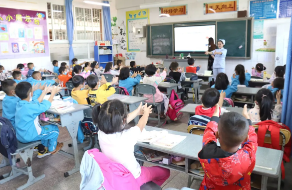 保山安利醫(yī)院為隆陽區(qū)四小、五小、七小、漢莊小學(xué)、永昌小學(xué)開展復(fù)學(xué)疫情防護(hù)知識(shí)培訓(xùn)