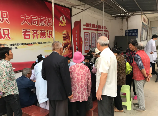 保山安利醫(yī)院到窯灣、龔家莊社區(qū)開展義診活動