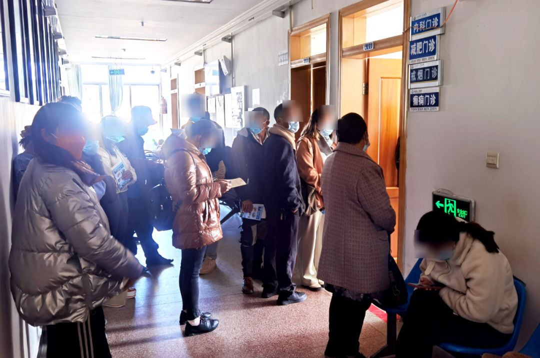【保山安利醫(yī)院】腫瘤科張穎東主任赴施甸縣人民醫(yī)院開展腫瘤?？谱\、查房